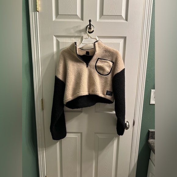 Urban Outfitters Cropped Sherpa Pullover - Picture 1 of 4
